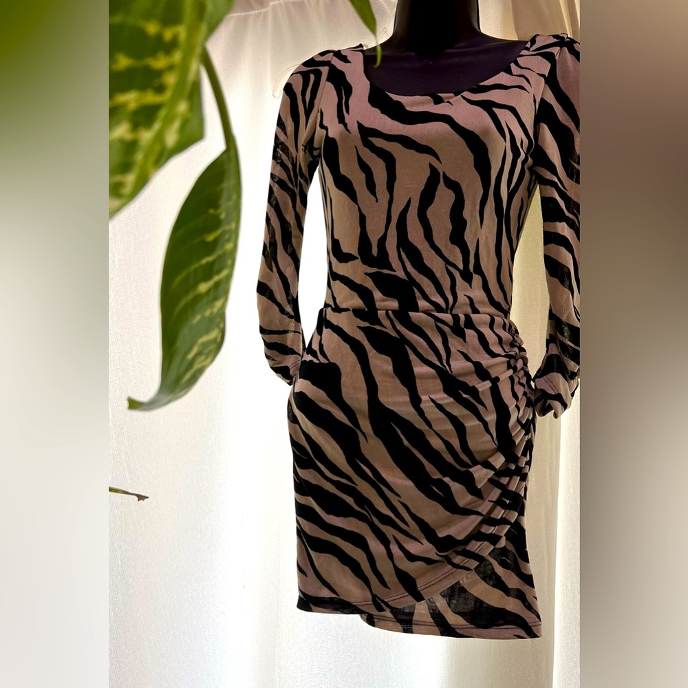 WOMANS Stretch Knit 3/4 Sleeve Ruched Detail Knee Dress Animal Print Size S